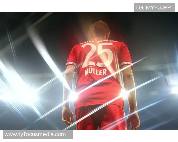 足球明星背影展现霸气风范引领赛场风潮 足球明星背影展现霸气风范引领赛场风潮