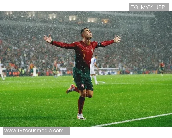 足球巨星C罗的辉煌历程与激情瞬间主题绘画展览盛况回顾